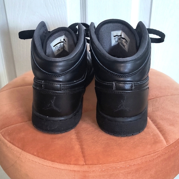 Nike Air Jordan 1 Mid GS Triple Black Size 6.5Y - Picture 3 of 7